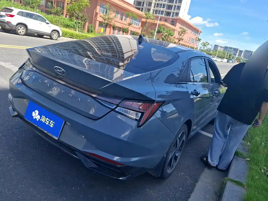 Hyundai Elantra 2022