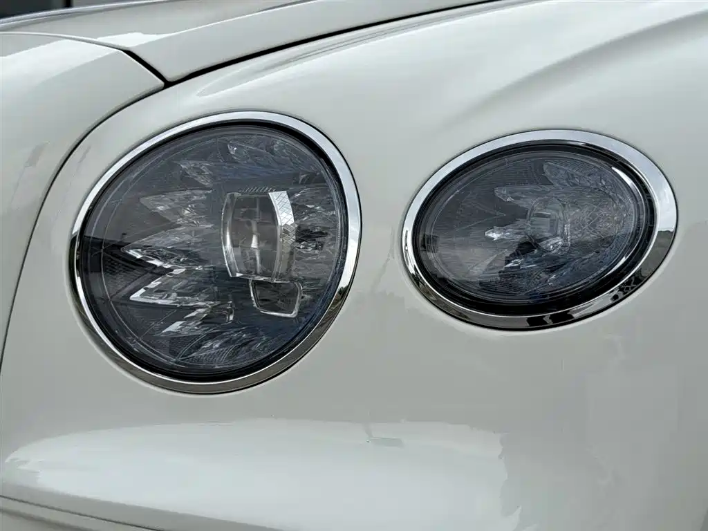Bentley Flying Spur PHEV 2025 — фото 12