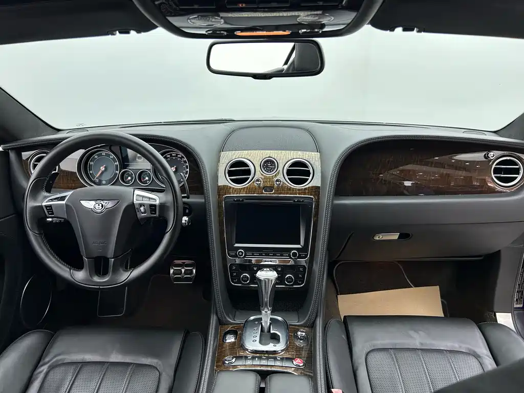 Bentley Continental 2016 — фото 12
