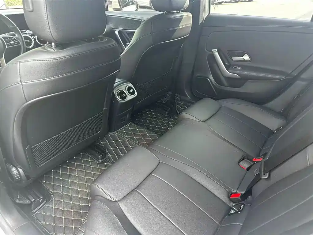 Mercedes-Benz A-Class 2021 — фото 17