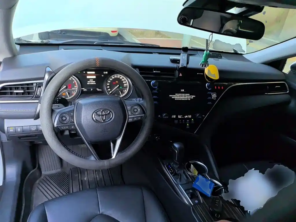 Toyota Camry 2020 — фото 10