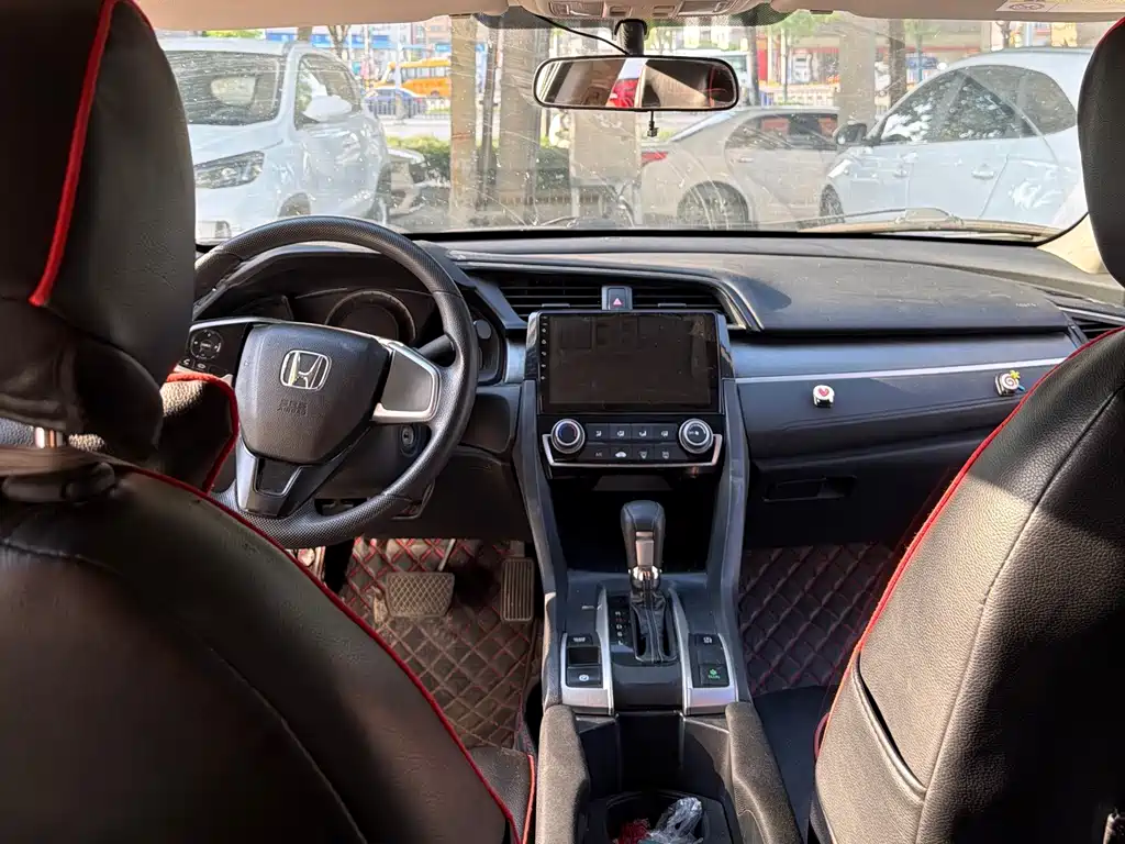 Honda Civic 2018 — фото 10