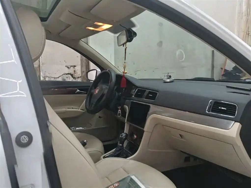 Volkswagen Lavida 2013