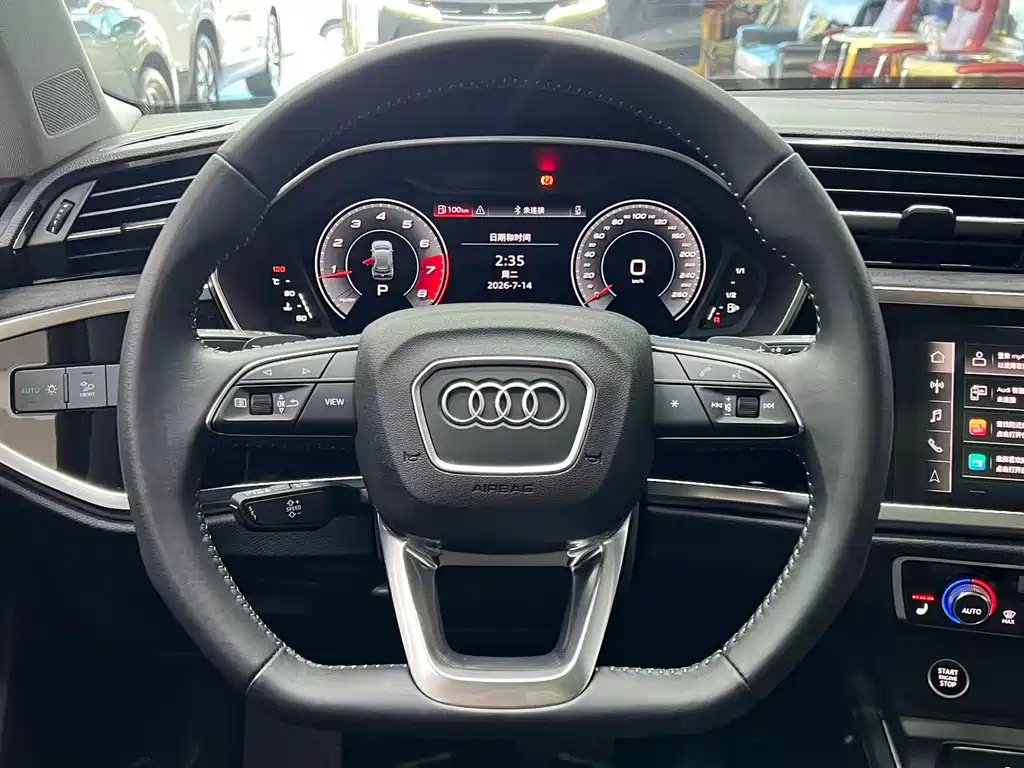 Audi Q3 2022 — фото 10