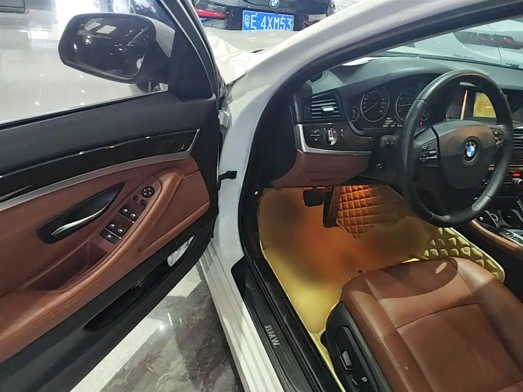 BMW 5 Series 2015 — фото 16