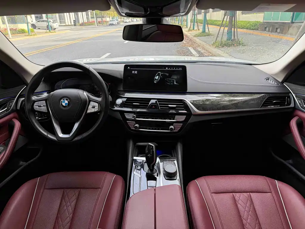 BMW 5 Series 2021 — фото 9