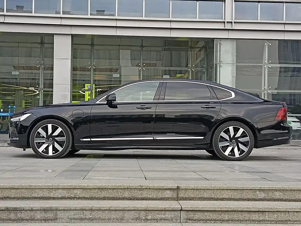 Volvo S90 Plug-In Hybrid 2024 — фото 5