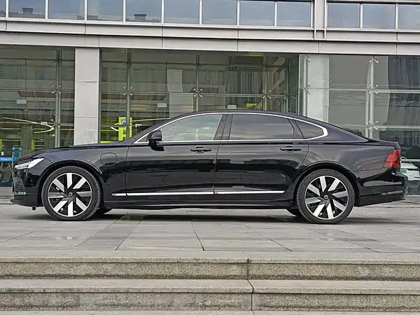 Volvo S90 Plug-In Hybrid 2024