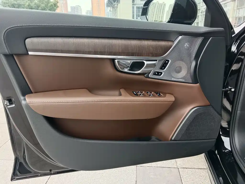 Volvo S90 Plug-In Hybrid 2024 — фото 14