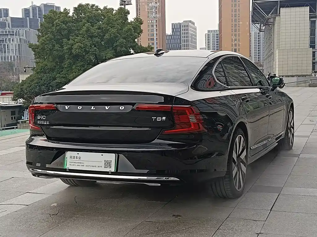 Volvo S90 Plug-In Hybrid 2024 — фото 8