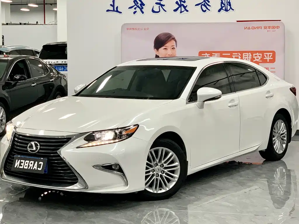 Lexus ES 2017 — фото 1