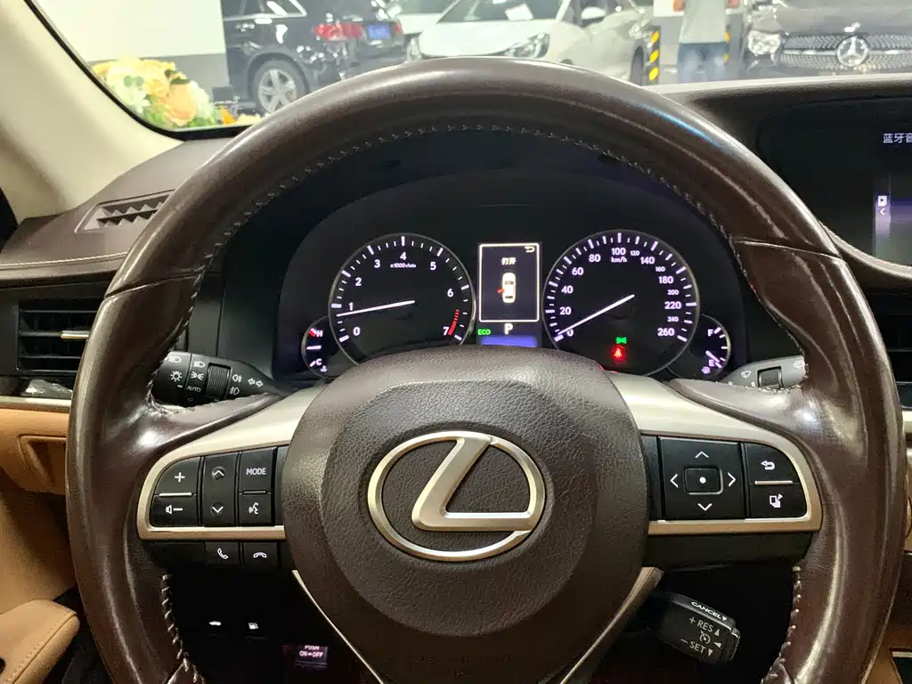 Lexus ES 2017 — фото 7