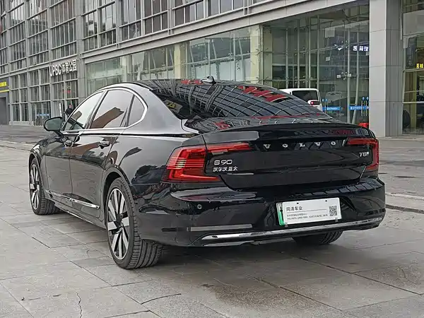 Volvo S90 Plug-In Hybrid 2024