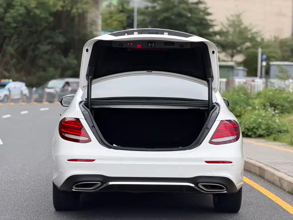 Mercedes-Benz E-Class 2020 — фото 15