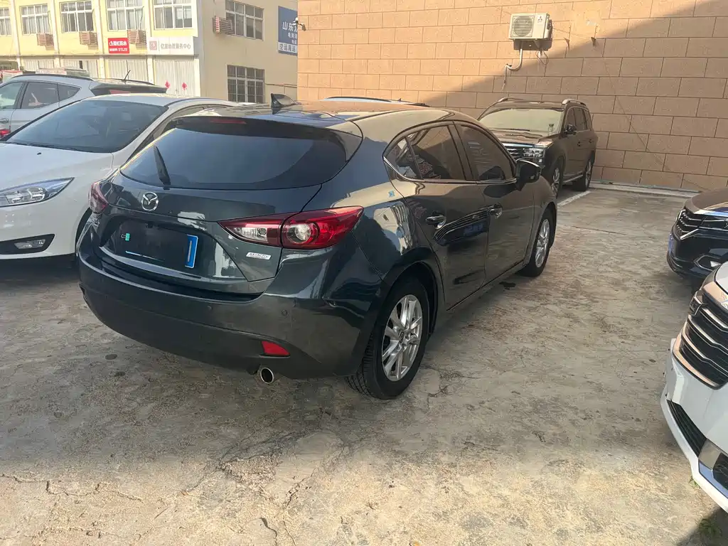 Mazda 3 Axela 2016