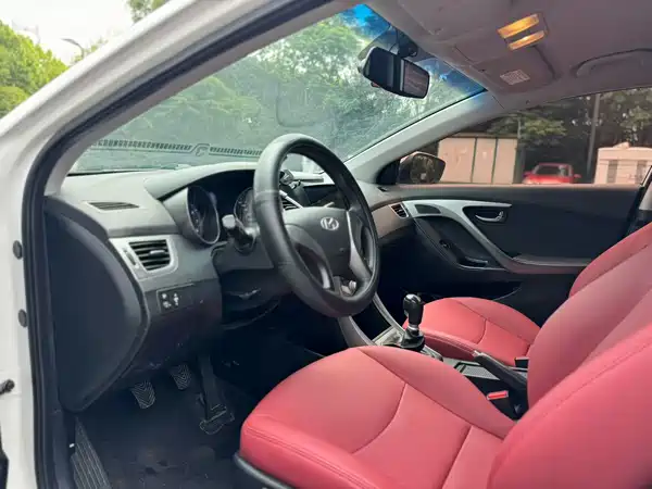 Hyundai Elantra Langdong 2015
