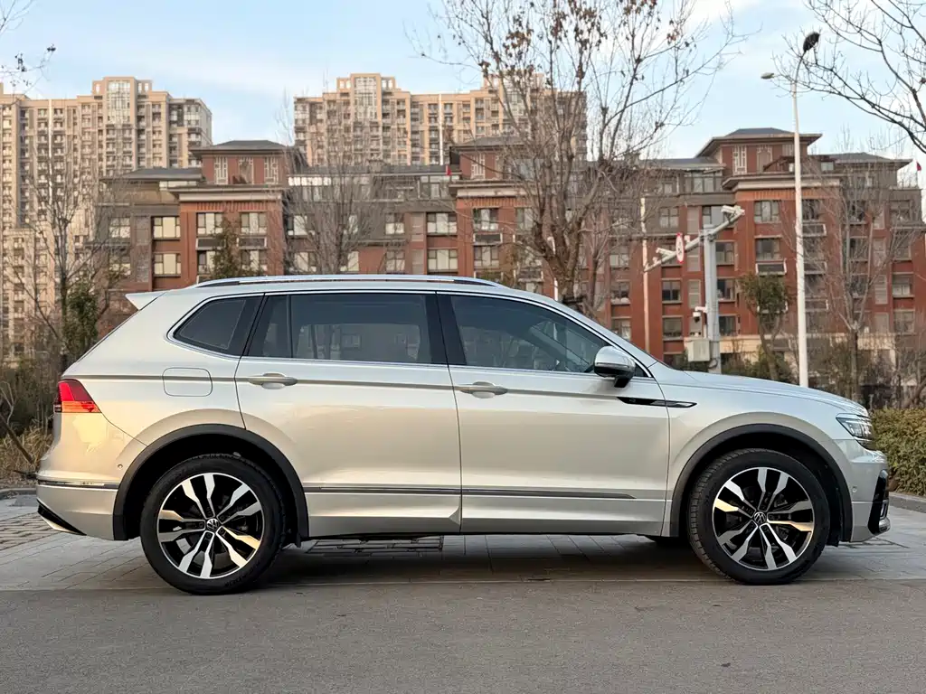 Volkswagen Tiguan L 2021 — фото 10