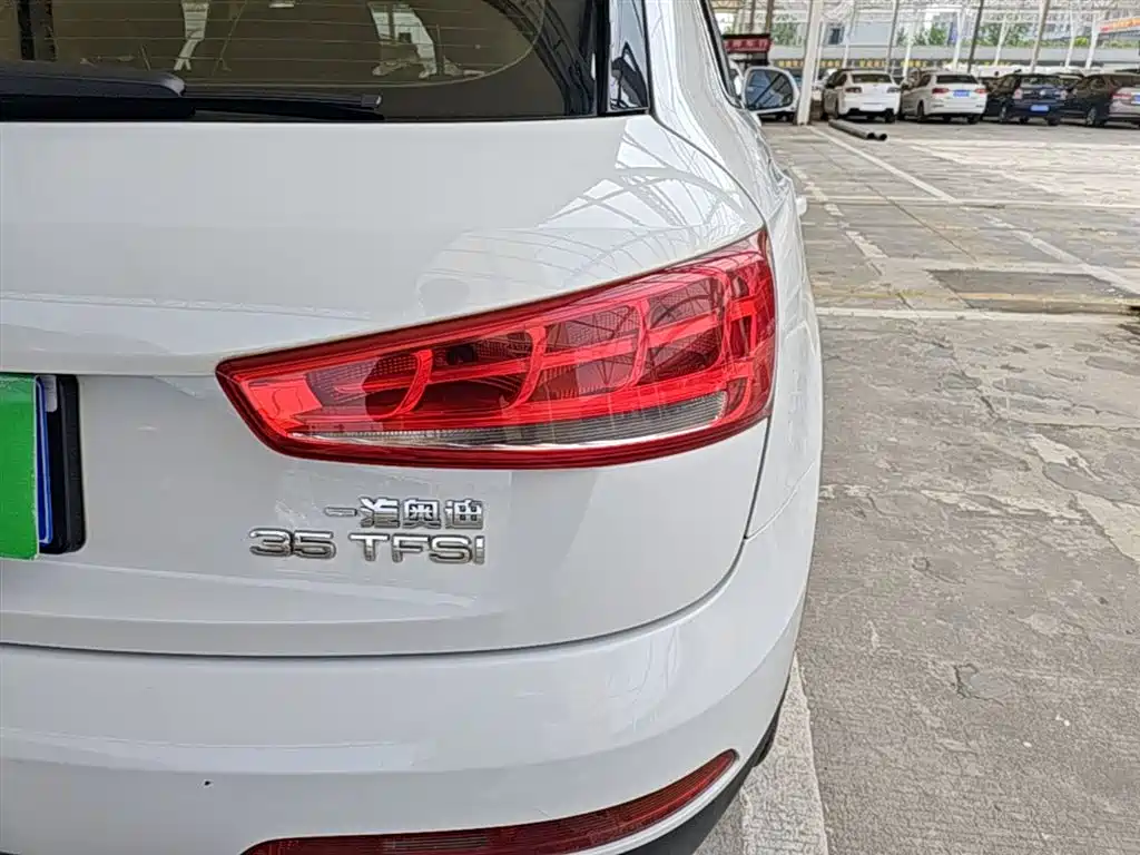 Audi Q3 2015 — фото 8