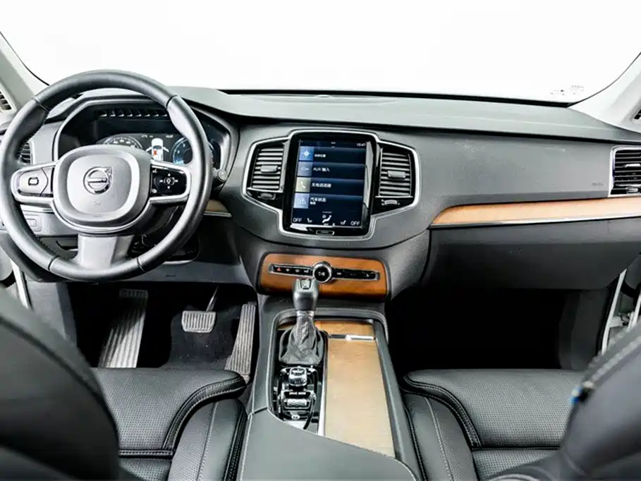 Volvo XC90 2017 — фото 12
