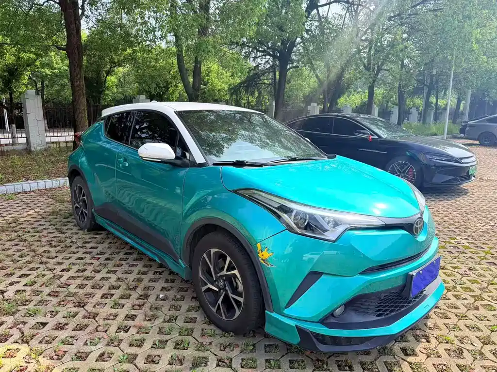 Toyota C-HR 2018 — фото 3
