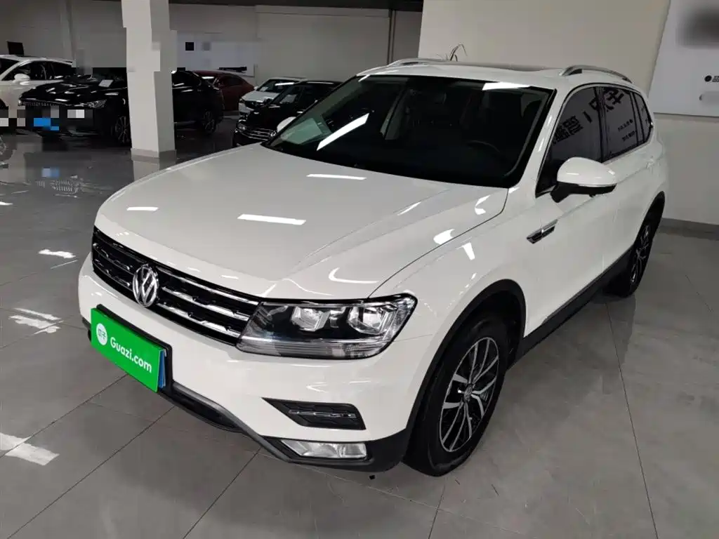 Volkswagen Tiguan L 2018 — фото 1