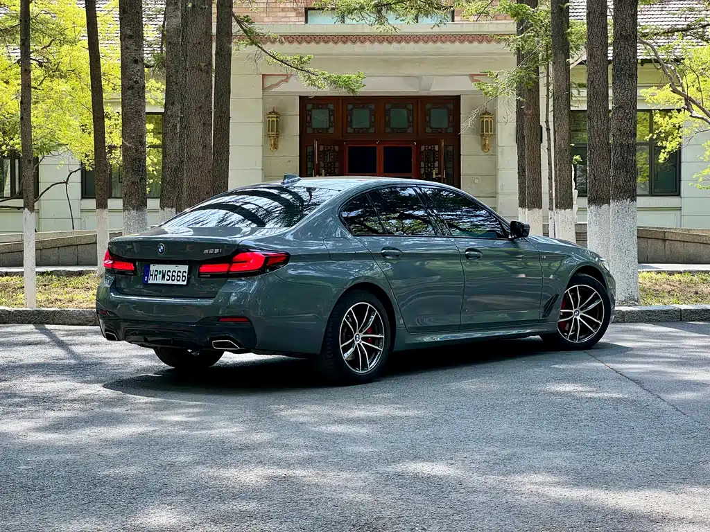 BMW 5 Series 2022 — фото 11