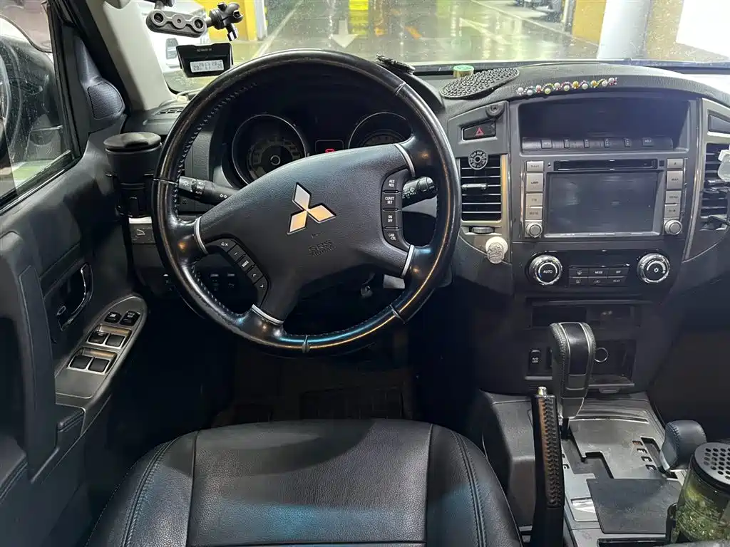 Mitsubishi Pajero 2015 — фото 10