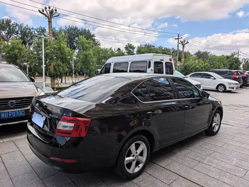 Skoda Octavia 2015 — фото 9
