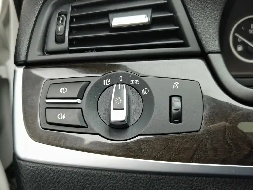 BMW 5 Series 2013 — фото 21