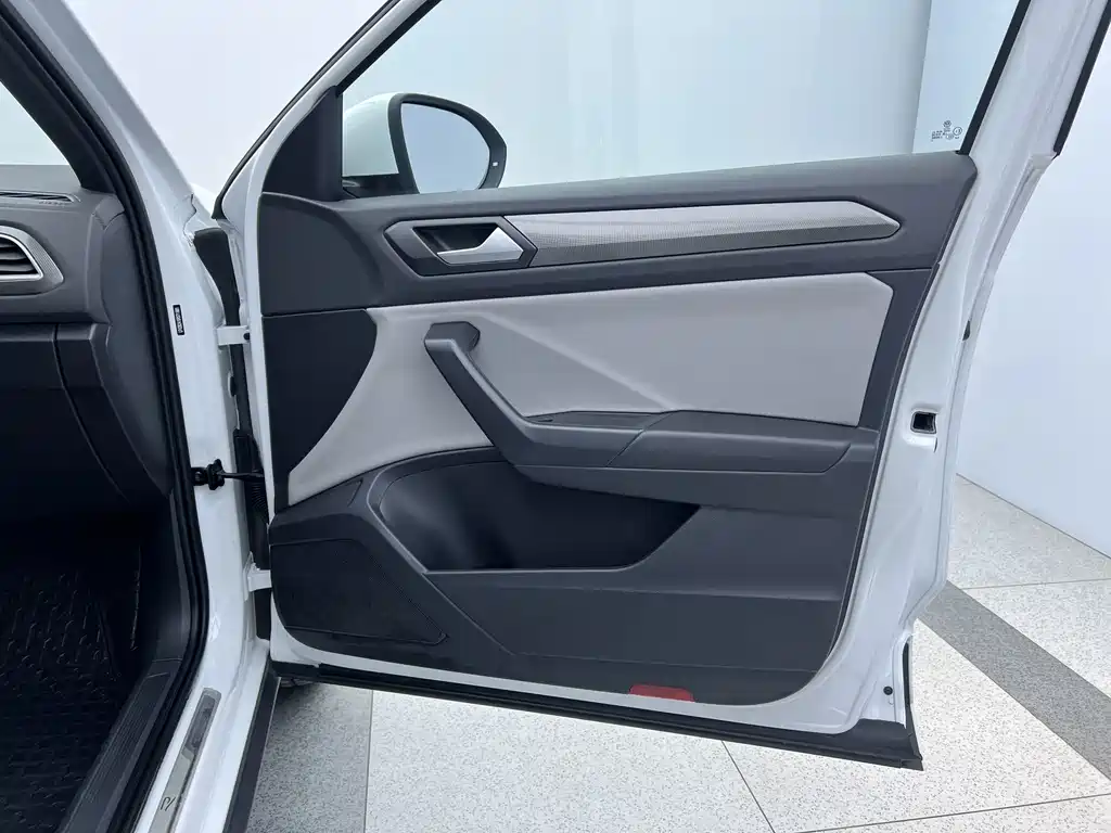 Volkswagen T-Roc 2025 — фото 16