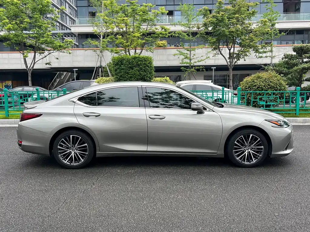 Lexus ES 2024 — фото 18