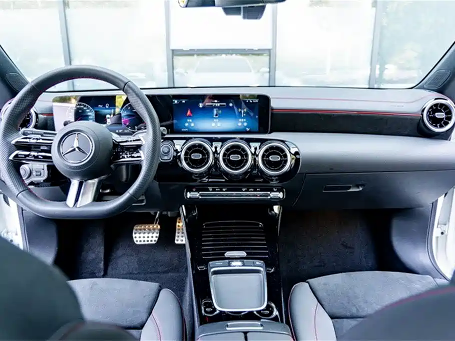 Mercedes-Benz CLA 2025 — фото 13