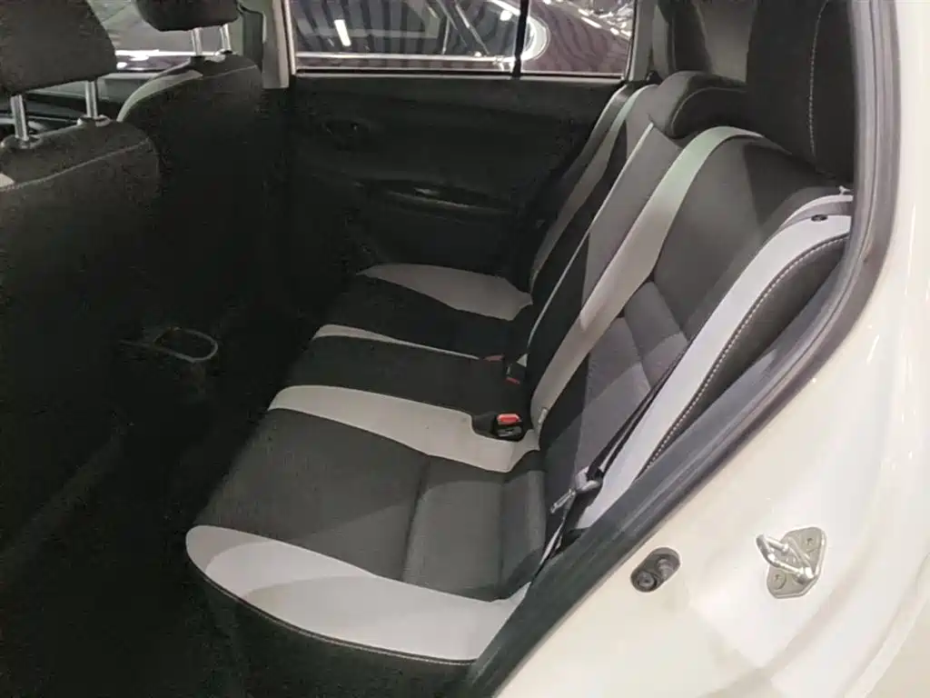 Toyota Yaris L 2019 — фото 17