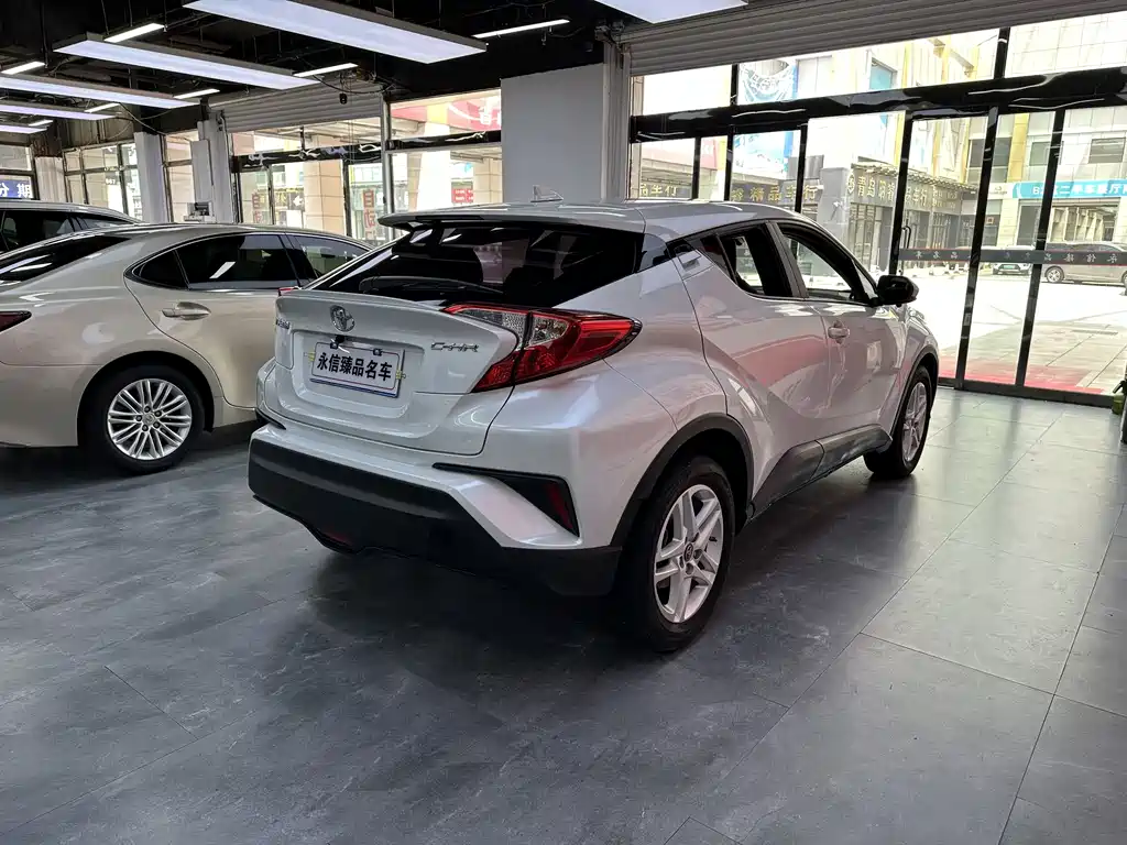Toyota C-HR 2022 — фото 4