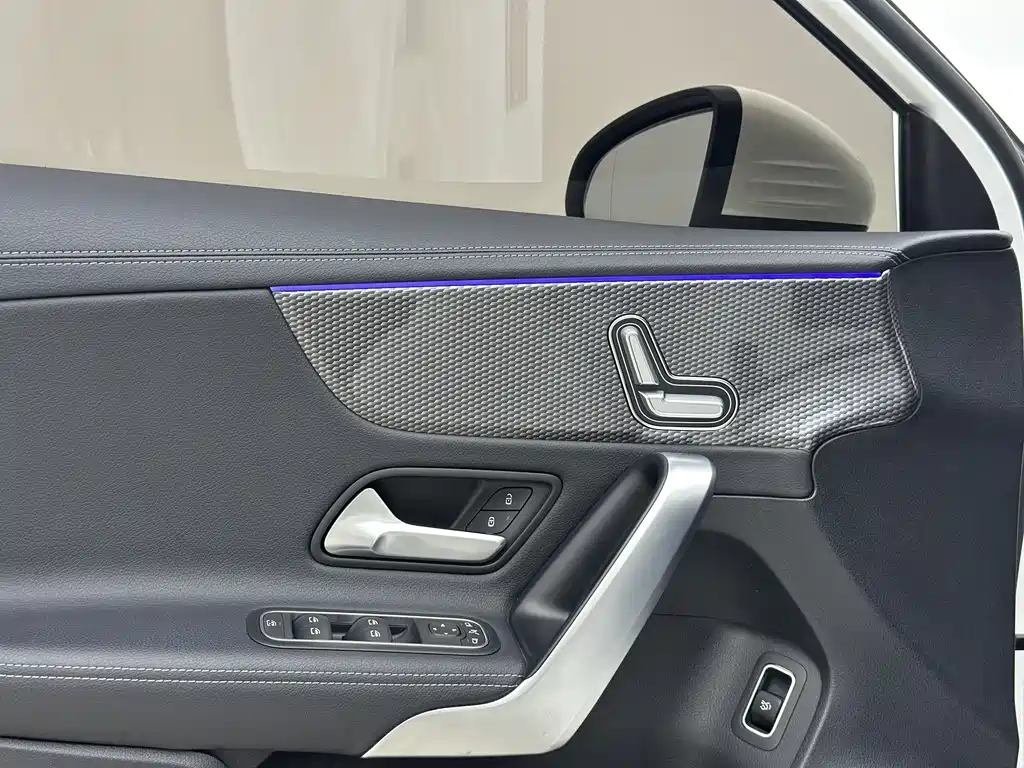 Mercedes-Benz A-Class 2023 — фото 12