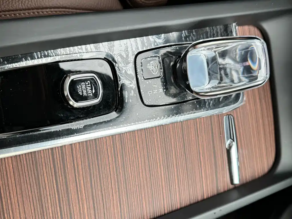 Volvo XC60 2025 — фото 13