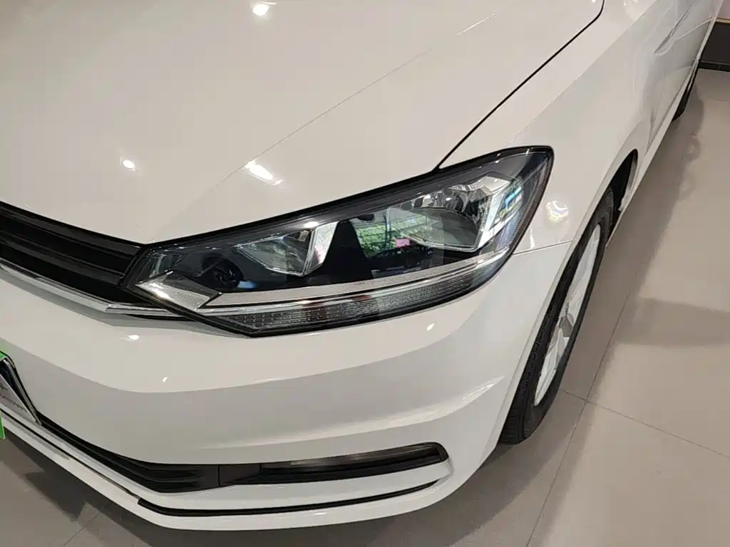 Volkswagen Touran 2021 — фото 24