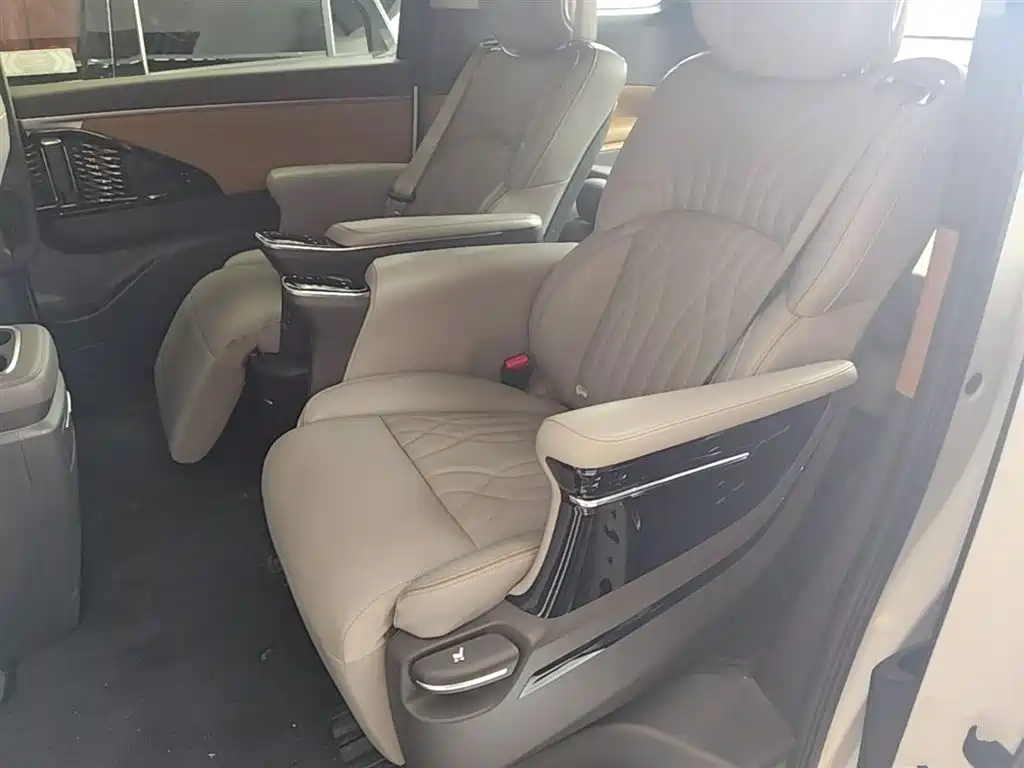 GAC Motor Trumpchi M8 2024 — фото 17
