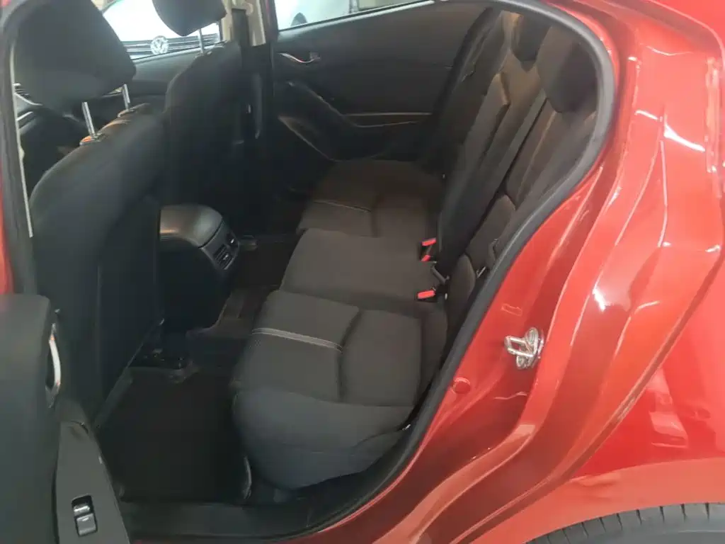 Mazda 3 Axela 2019 — фото 17