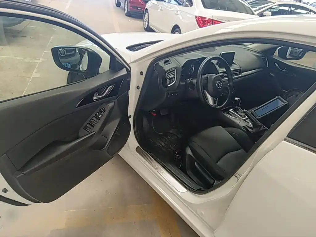 Mazda 3 Axela 2015 — фото 16