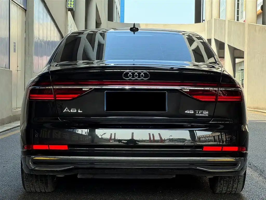 Audi A8 2025 — фото 4