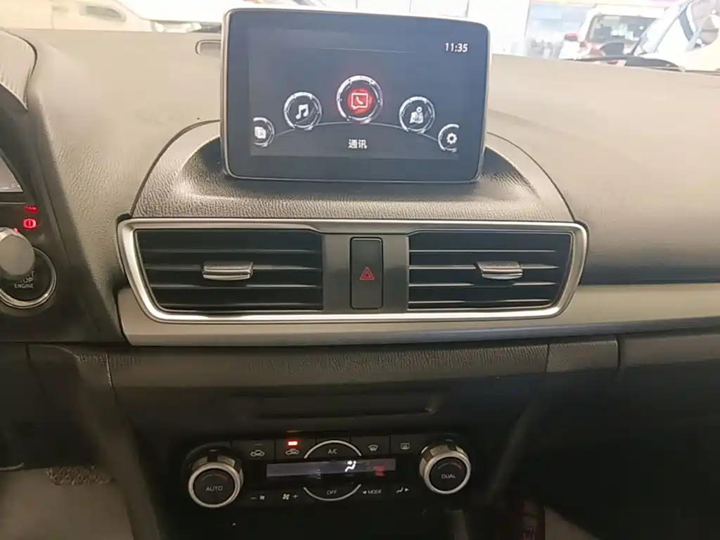 Mazda 3 Axela 2015 — фото 13