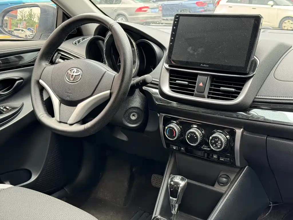 Toyota Yaris L 2021 — фото 11