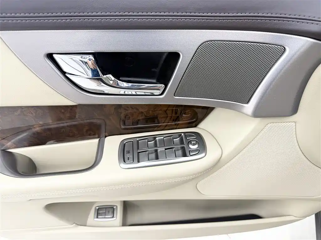 Jaguar XF 2008 — фото 15