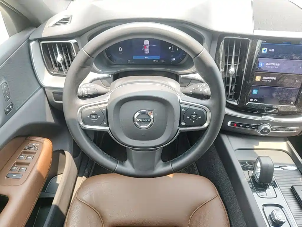 Volvo XC60 2025 — фото 17