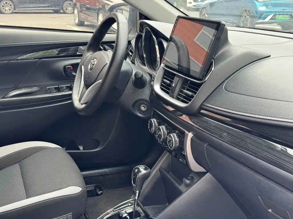 Toyota Yaris L 2021 — фото 9