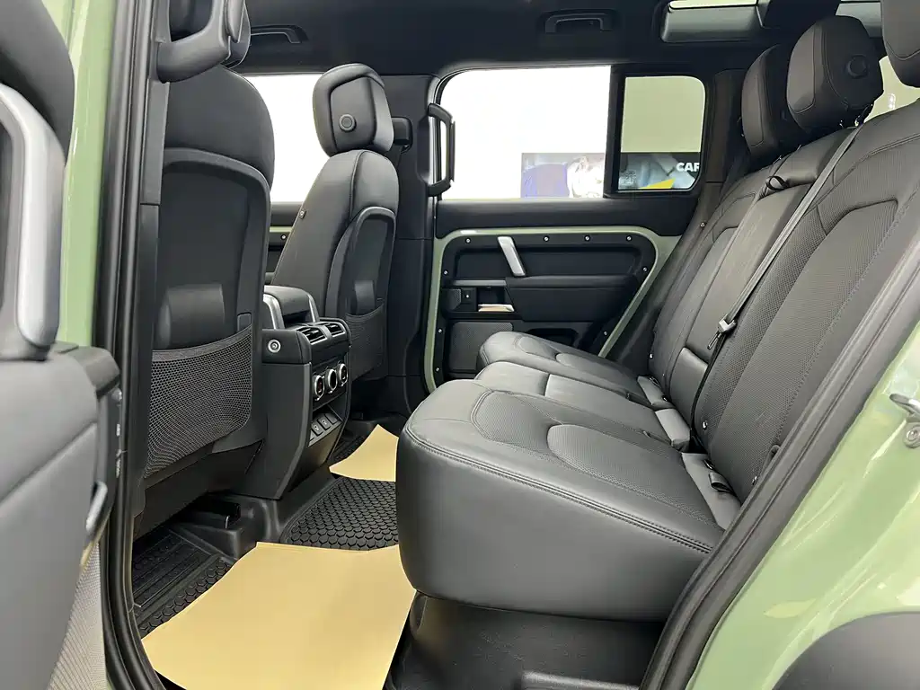 Land Rover Defender 2023 — фото 6
