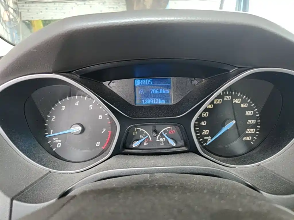 Ford Focus 2015 — фото 18