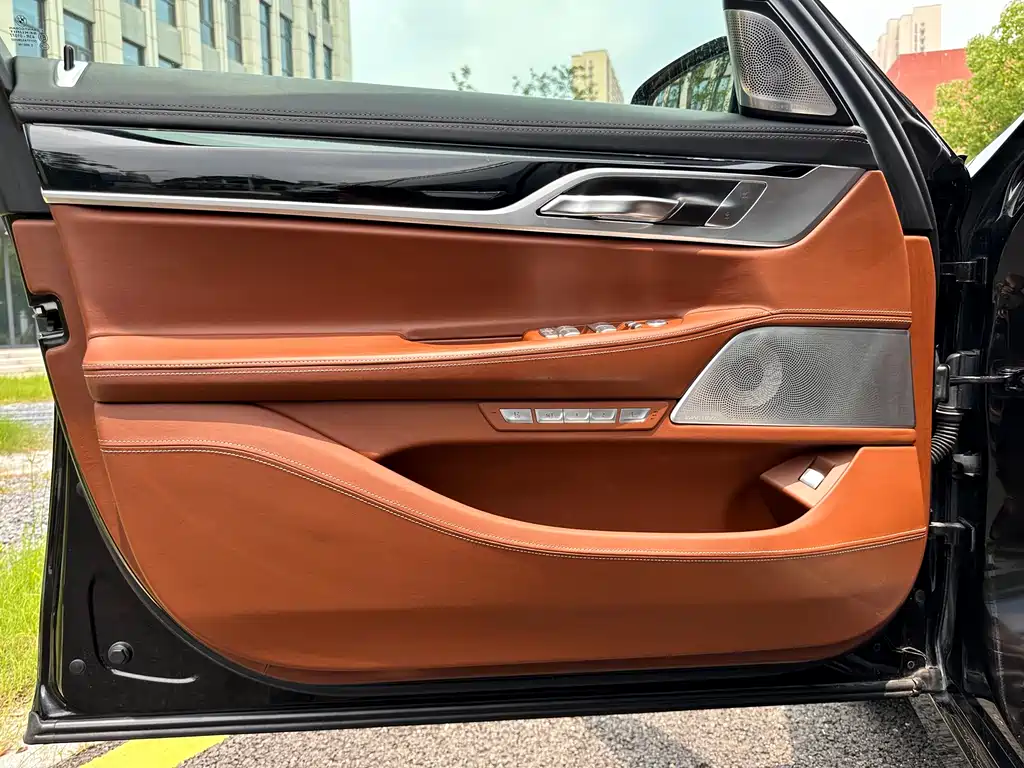 BMW 7 Series 2018 — фото 14