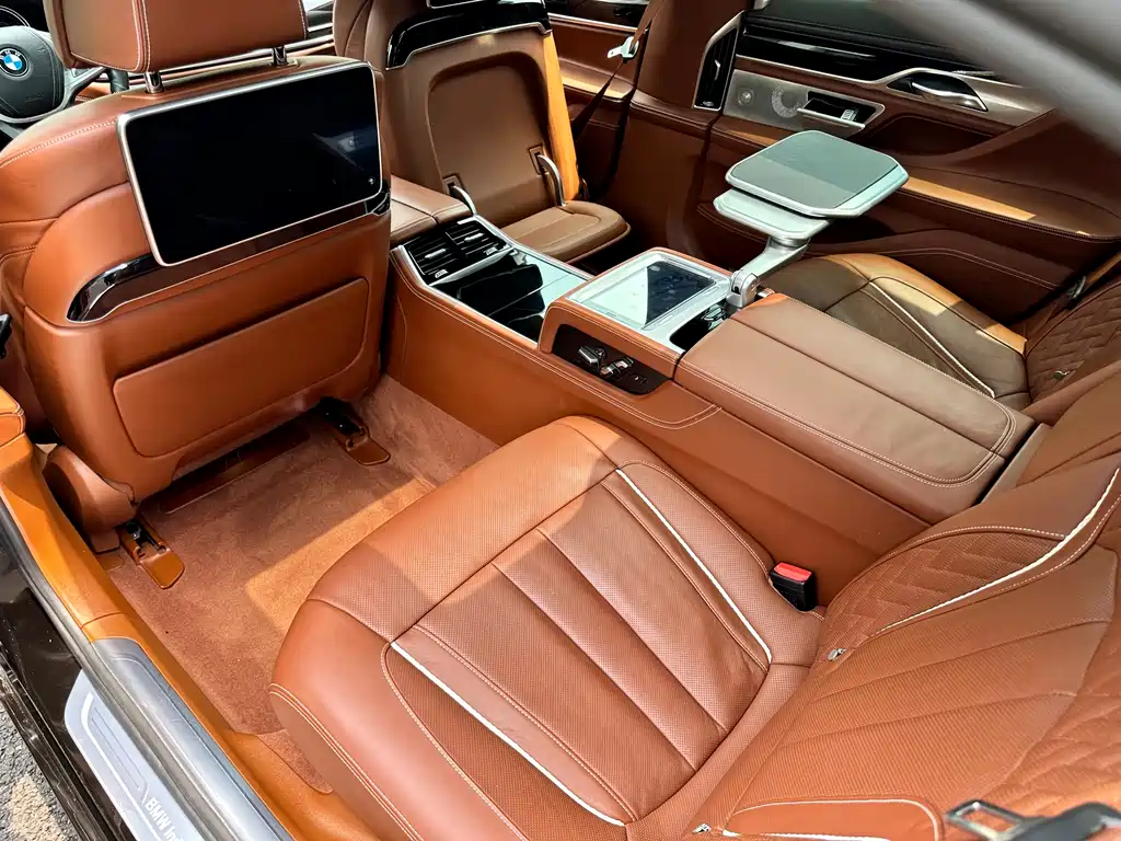 BMW 7 Series 2018 — фото 10